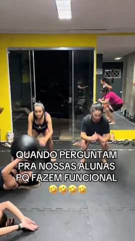 Pq elas fazem funcional 🤣🤣 #reels #trends #funcional #funcionaltraining #treinofeminino #treinoemcasa #treinos 