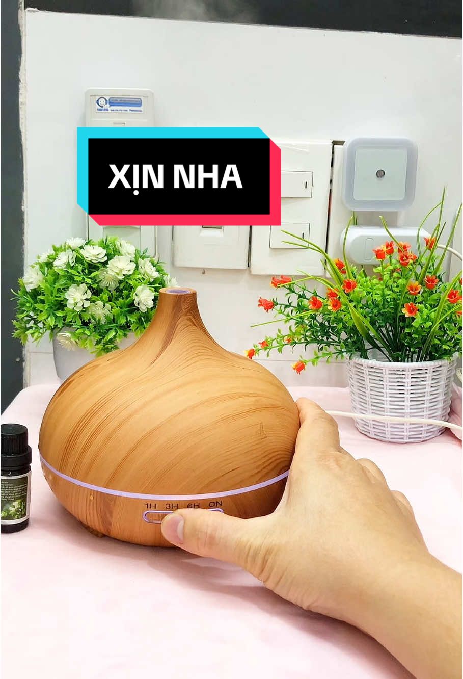 máy xông tinh dầu cổ cao dung tích 550ml đa năng vừa xông tinh dầu khử khuẩn tạo độ ẩm cho phòng, vừa thay thế đèn ngủ vì có hệ thống đèn led 7 màu, máy tự tắt khi hết nước nên an toàn, có chế độ hẹn giờ tùy chọn. Kiểu dáng sang trọng hiện đại thích hợp cho mọi không gian từ nhà cửa đến cửa hàng hay biếu tặng đều đẹp ạ #mayxongtinhdau #mayphunsuong #maykhuyechtantinhdau #decor #trangtrinhacua #xuhuong  @Điện Nước Hoàng Anh  @Điện Nước Hoàng Anh  @Điện Nước Hoàng Anh #CapCut 