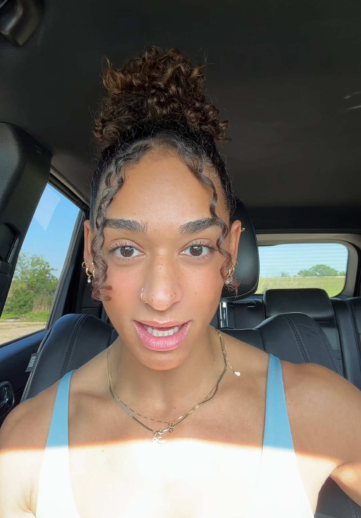 God forbid a girl has a good hair day & gym fit 