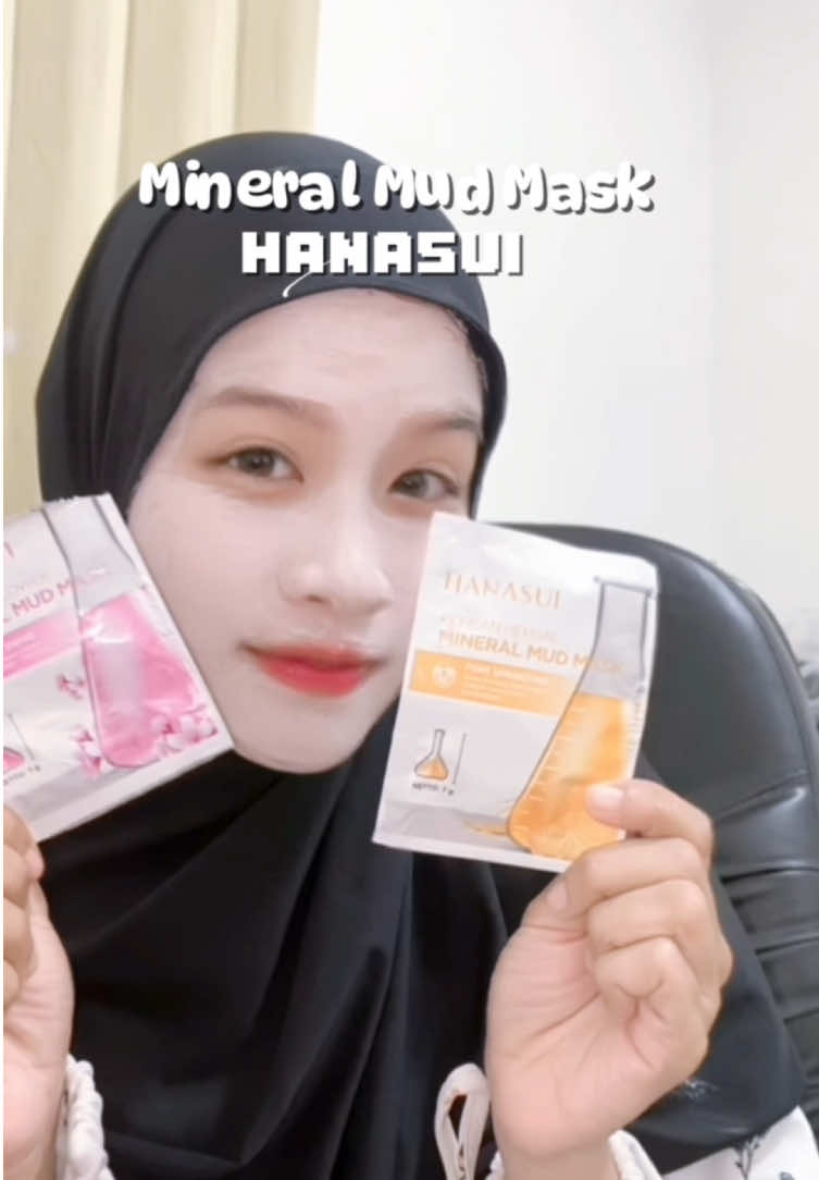 Maskeran 10 menit, tapi efeknya kayak facial mahal. @Hanasui Official , kamu beneran nggak main-main ya🫵🏻💘 #hanasui #maskerlumpur #mudmask #trend #jj #stecu #velocityedits 