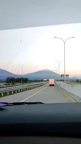 Vibes'nya di jaLan toll pagi hari senyaman itu #jalantolsolosemarang #fyppppppppppppppppppppppp 