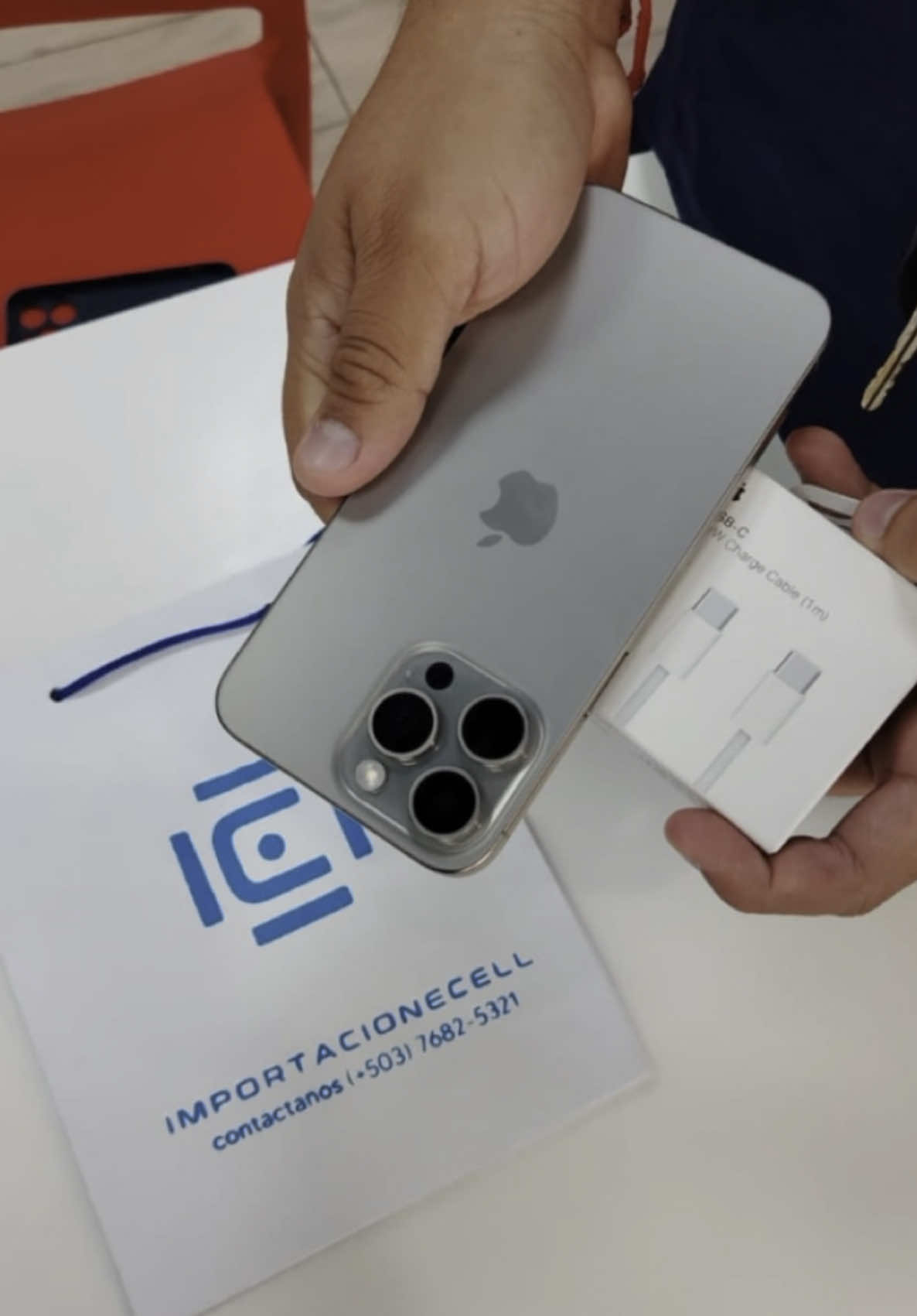 Por más clientes sastisfechos ❤️💯🇸🇻#elsalvador🇸🇻 #iphone16promax #paratii #compras #iphone16promax #samunsung #tik_tok #iphone13 