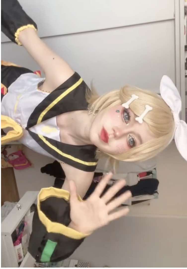 #rinkagamine #vocaloid #cosplay #cosplayer #rin #pjsk #projectdiva #fyp #foryoupage #xyzabc 