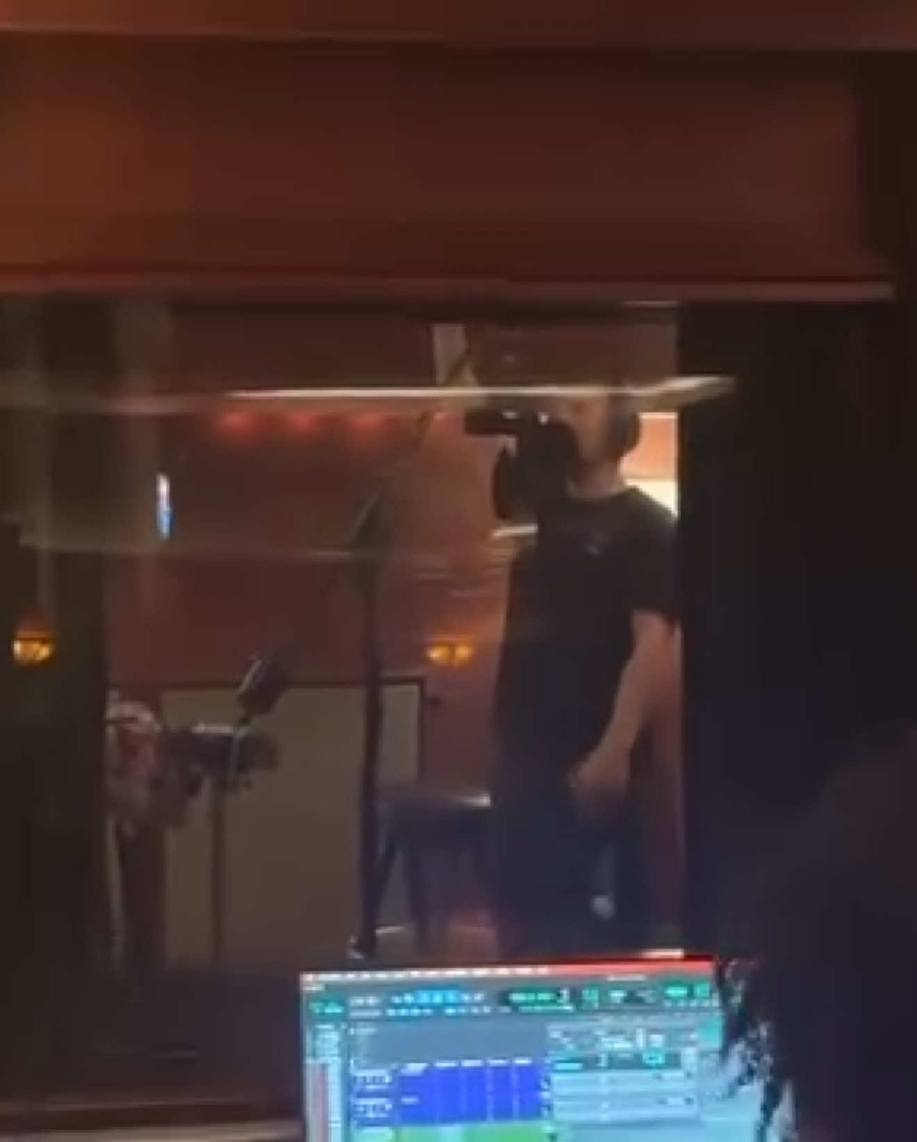 Martin Garrix recording for the new song Weightless ❤️❤️