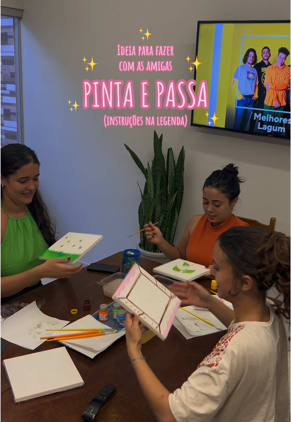 💌Ideia para fazer com as amigas: Pinta e passa!! Itens: Telas, pincéis, tintas e sua criatividade! Instrucões: Cada pessoa começa com uma tela em branco e teram 10minutos para pintar essa tela, quando o tempo acabar, todas passam a tela para a pessoa do seu lado direito e vai receber uma nova tela que a pessoa do lado esquerdo começou a pintar, novamente teram mais 10minutos para pintar e assim segue girando as pinturas até a sua tela inicial voltar para você! Regras: O ojetivo é não falar qual a sua ideia que você pensou quando começou a pintar para que cada pessoa dê o seu toque especial da forma que achar melhor para ficar bem criativo. No final cada uma mostra a sua pintura que começou para a mesa e conta o que pensou inicialmente e o resto da mesa vai complementando, explicando o que complementaram em cada pintura que receberam e porque tiveram essa ideia!✨💖 #girls #girlsnight #amigas #garotasapoiamgarotas💝🎀✨️ #dicas 