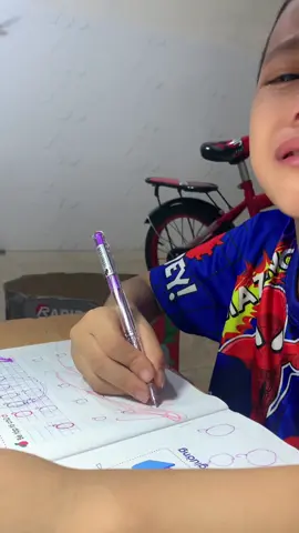 Búp măng non 5 tuổi giờ mới bac đầu tập viết ma 2 hàng nước mắt 