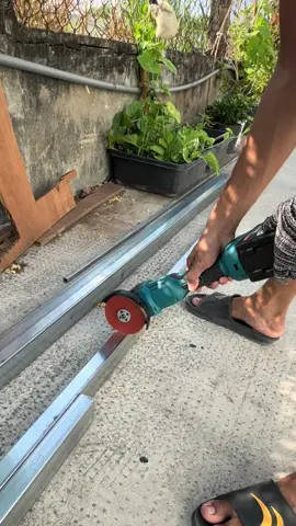 May may máy cắt cầm tay xài pin tiện lợi ##xuhuong##maycatcamtay##maymaipin