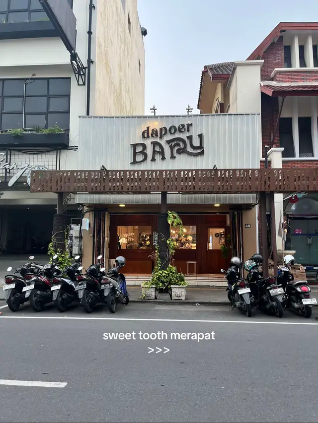 solo bagian mana? solo bagian fomo pecinta makanan manis bisa nih jadi referensi dessert hunting  📍Dapoer Barru cb Gatsu #surakarta #dapoerbarrusolo #exploresolo #jajansolo #solo24jam #dessertsolo #kulinersolo 