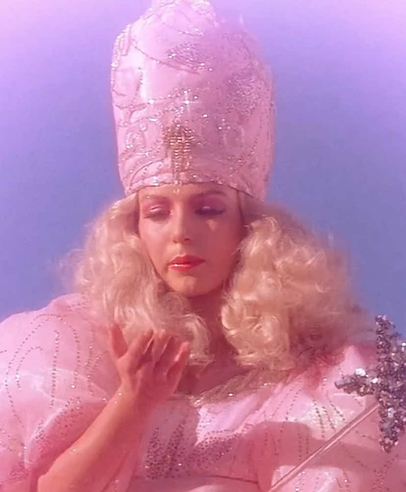 directed by david lynch: wild at heart, 1990 💗🎬 #wildatheart #davidlynch #movie #cinema #filmtok #davidlynchtok #90s #sheryllee #lauradern #nicolascage #edit #edits #aesthetic #duranduran #thriller #romance #fyp #foryou 