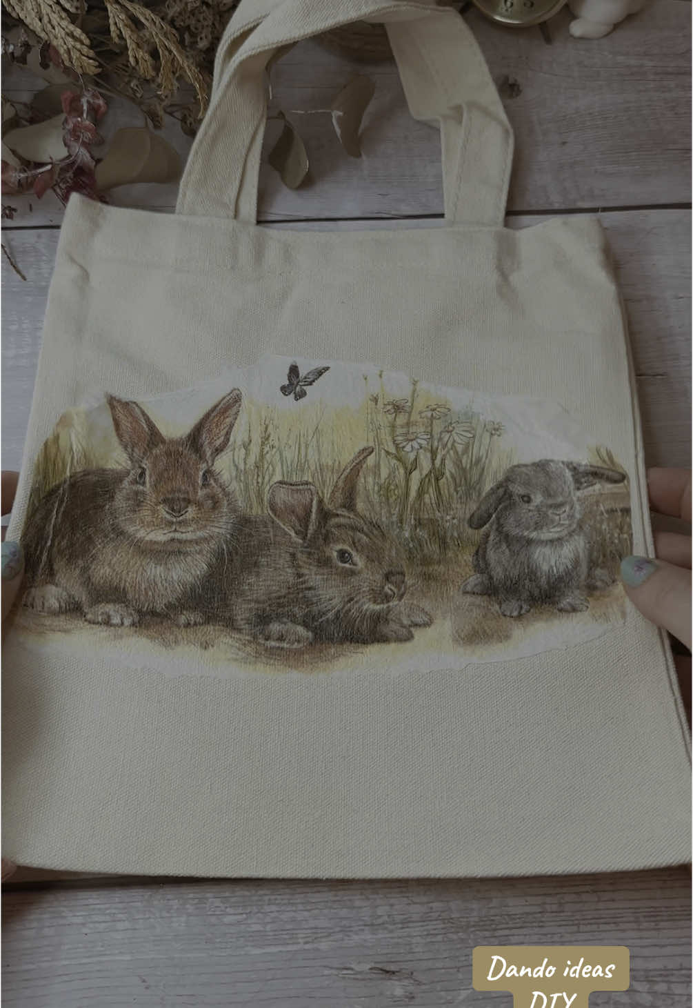 Idea para decorar tela con decoupage, la servilleta es de @dipinto di blu #manualidades #DIY #crafts #decoupage #happyeaster #easterdiy #oster #osterdiy #osterdeko 