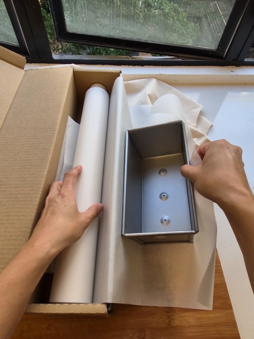 self explanatory POV for ya'll to learn how not to be a messed baker when trying to fit the parchment paper into a loaf tin! enjoy! #sourdough  #sourdoughworkshop  #sourdoughclass  #sourdoughbakingjourney  #sourdoughbread  #sourdoughstarter  #sourdoughscoring  #workshopkualalumpur  #handsonexperience  #WeekendVibes  #weekendkualalumpur 