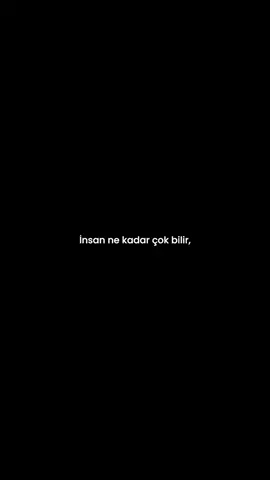 Dostoyevski – Yeraltından Notlar İnsan ne kadar çok sorgular, ne kadar çok anlamaya çalışırsa, dünyayla arasındaki mesafe de o kadar açılır. Bilmemek bazen bir rahatlık, sorgulamamak ise bir kaçış gibidir. Çoğu insan, hayatın yüzeyinde kalmayı seçerken, derinlere inenler genellikle yalnızlaşır. Gerçeği görmek, çoğu zaman onu taşıyacak güce sahip olmayı gerektirir. Anlaşılmamak, dışlanmak ya da farklı olmak, düşünen insanın kaçınılmaz kaderidir. Ama asıl soru şu: Gerçekten özgür olabilmek için, bu yalnızlığı göze almak gerekir mi? 💭 Peki ya sen? Sence bilinç ve farkındalık insanı yalnızlaştırır mı, yoksa güçlendirir mi? Yorumlarda paylaşabilirsin. Seslendirme: Mazlum Kiper @mazlumkiper.official  📚 Distopyalardan felsefeye, çarpıcı alıntılar ve kitap keşifleri için @bookiosturkiye’yi takip etmeyi unutma.  📲 BOOKIOS - Yeni Nesil Kitap Uygulaması Çok Yakında! #kitapalıntıları #kitap #dostoyevski #yeraltındannotlar #edebiyat #kitapseverler #DerinDüşünceler #felsefe #yalnızlık #bilgelik #bookios #keşfetteyiz