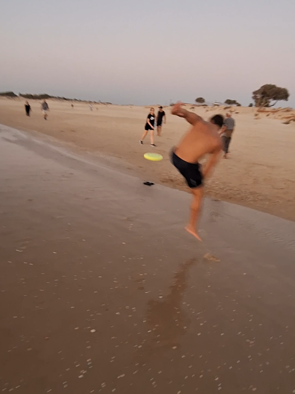 Physics Is Overrated🤷‍♂️💪🥏 - - #physics #frisbee #freestyle #fyp #beach #challenge #trickshot #duo #skills 