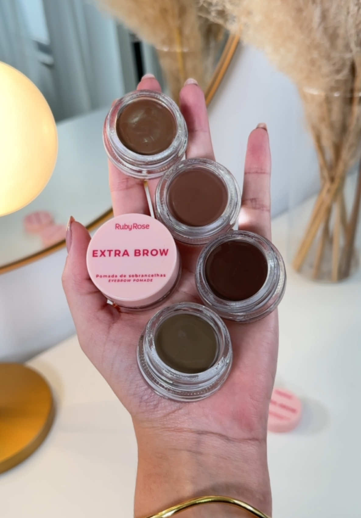 Lançamento da @Ruby Rose  Pomada para sobrancelhas Extra Brow em 5 cores 💞 #rubyrose #rubyrosemaquiagem #pomadaparasobrancelha #sobrancelhas #sobrancelhasperfeitas #pomadarubyrose #rubyrosemaquiagem 