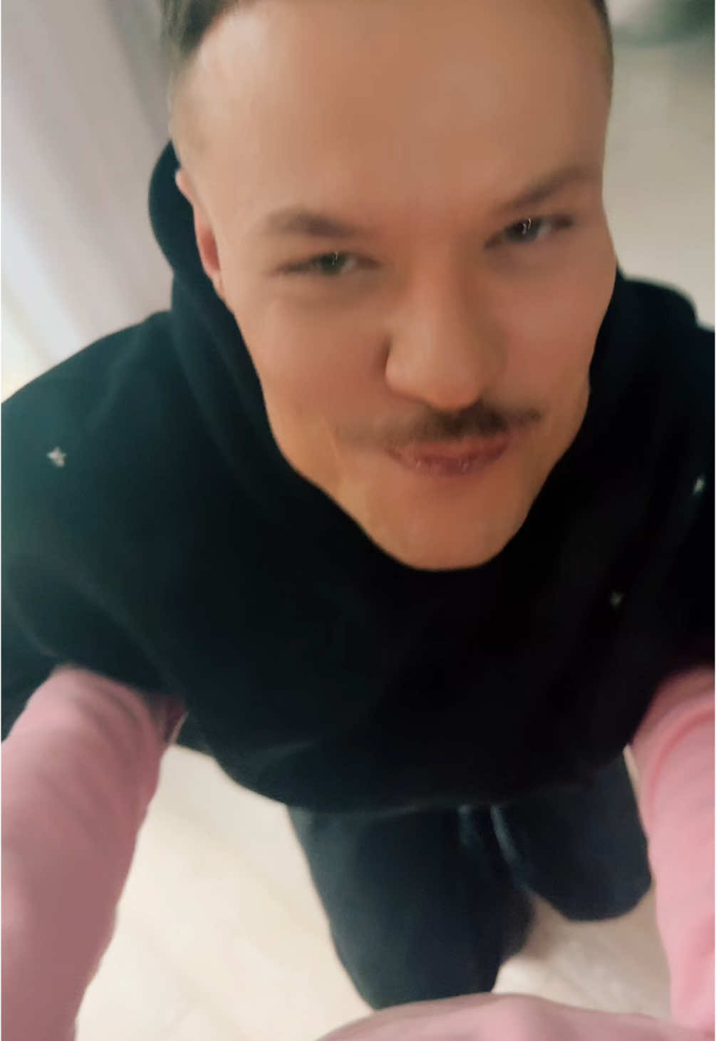 Kiedy Twój przyjaciel wraca po 3 tygodniach z końca świata 😢🥺😻😻 
