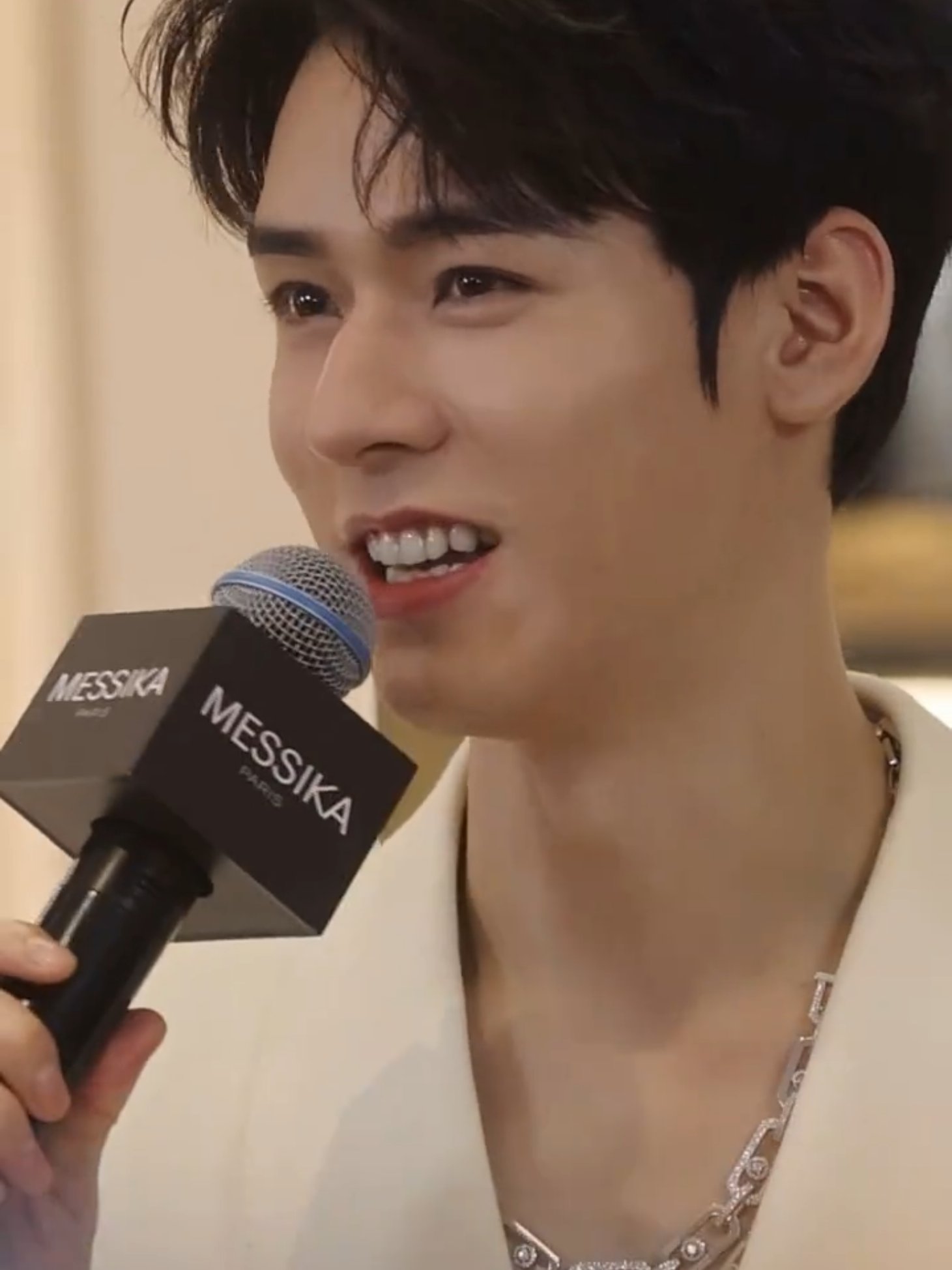 Đẹp trai nên cứ zoom thiệt cận cho tuiiiii Credit: _3HIAHIAHIA3_ #cungtuấn #cungtuan #龚俊 #gongjun #Messika 