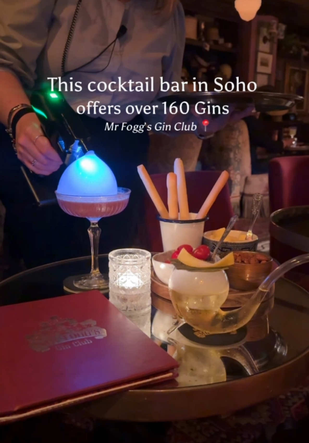Did you know that at Mr Fogg’s Gin Club, you can choose from over 150 gins? 👀🍸 Tucked away beneath the Hat Tavern in Soho, this speakeasy-style spot brings a touch of Victorian charm 🎩 complete with vintage hats , gold detailing ✨ and a cozy atmosphere. A true hidden gem for your next night out. 📍 @Mr Fogg’s, 22 Great Chapel Street  #londoncocktailsbar #speakeasylondon #hiddenbarlondon #hiddenlondon #victorianstyle #londonhiddengems #soholondon #placestovisitinlondon #londonpub #londonlife #london #londra 