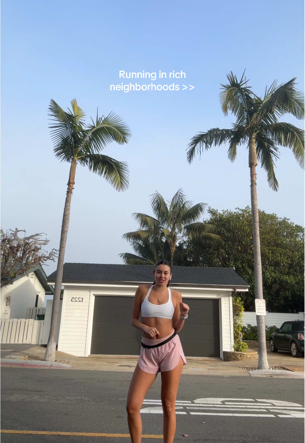 How do I tell my pt my knee is still hurting 🤸  #Running #runtok #runtokcommunity #girlrunner #runvlog #runfit #fitcheck 