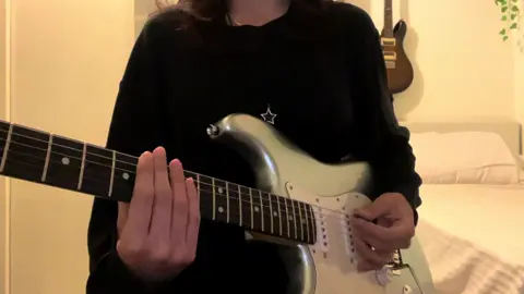 GMFU - ODETARI ( using donner dst-152) . . .  #gmfu #odetari #donnermusic #donnerdst152 #donnerartist #guitartok #dst152 #guitarist #guitarcover #guitarsolo 