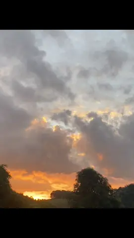 🍀🧡🌊#amanhecer #céu #livephoto #fyyyyyyyyyyyyyyyy 