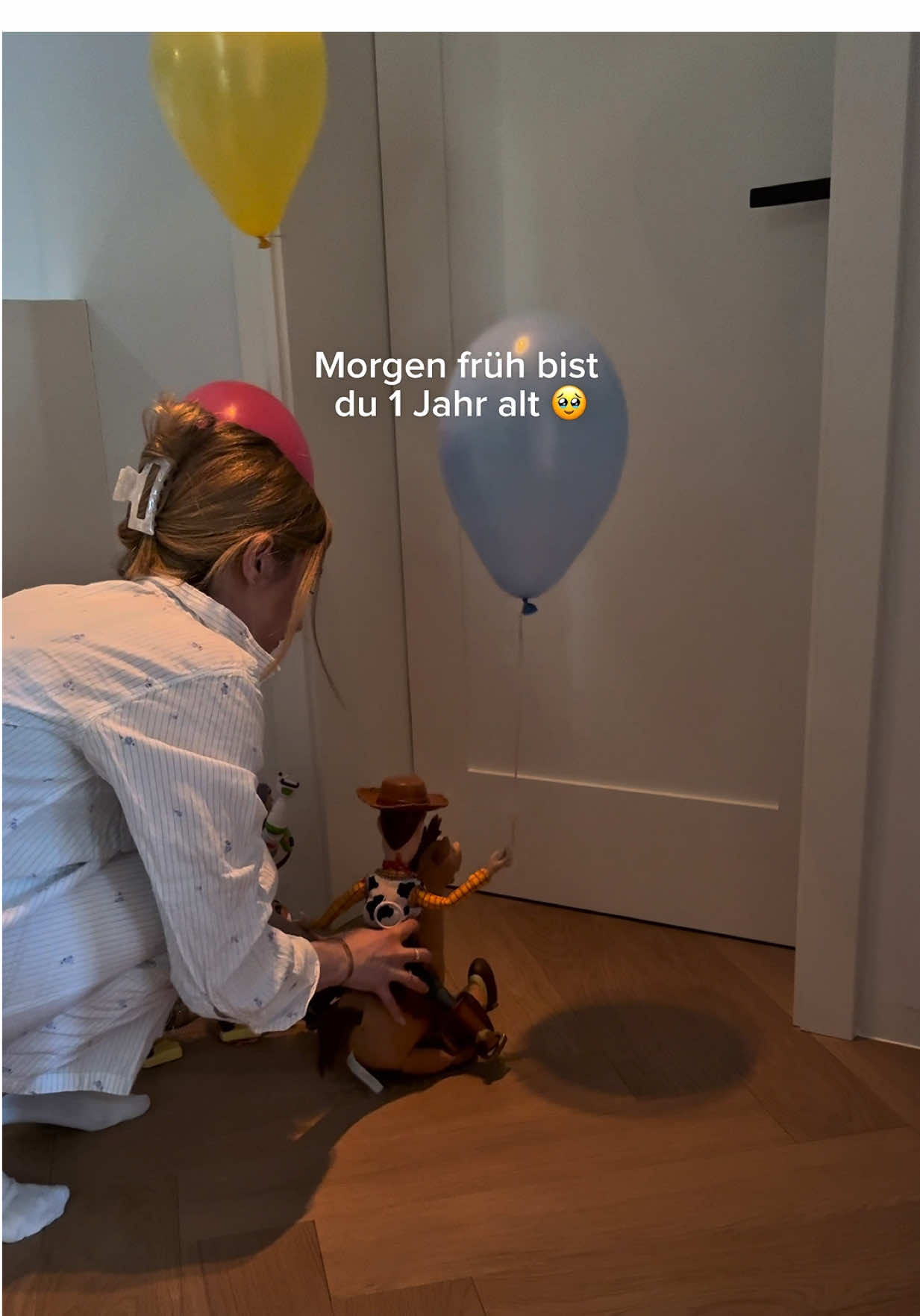 Wir können es kaum abwarten seine Reaktion morgen zu sehen🥹 Er ist dann einfach 1 Jahr alt😭 Wir haben diese wunderschöne Idee bei @nadia | SAHM 💙 entdeckt und fanden sie sooo schön❤️
