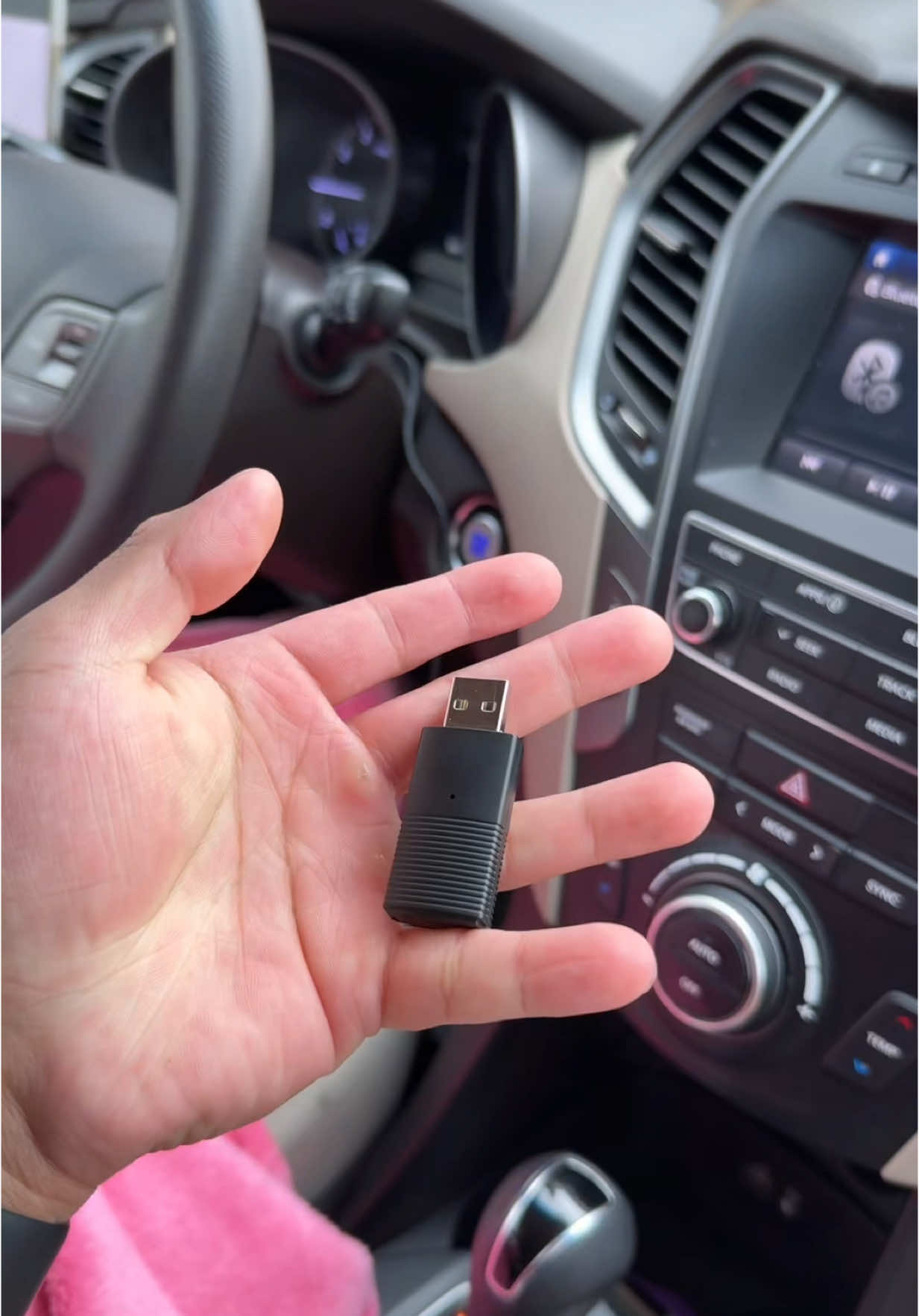 This is a must have for your car #wirelesscarplay #carplay #wireless #applecarplay #android #apple #cars #musthaves #tiktokshopfinds #viral #gamechangers #cartips #cargopants #caraccessories 