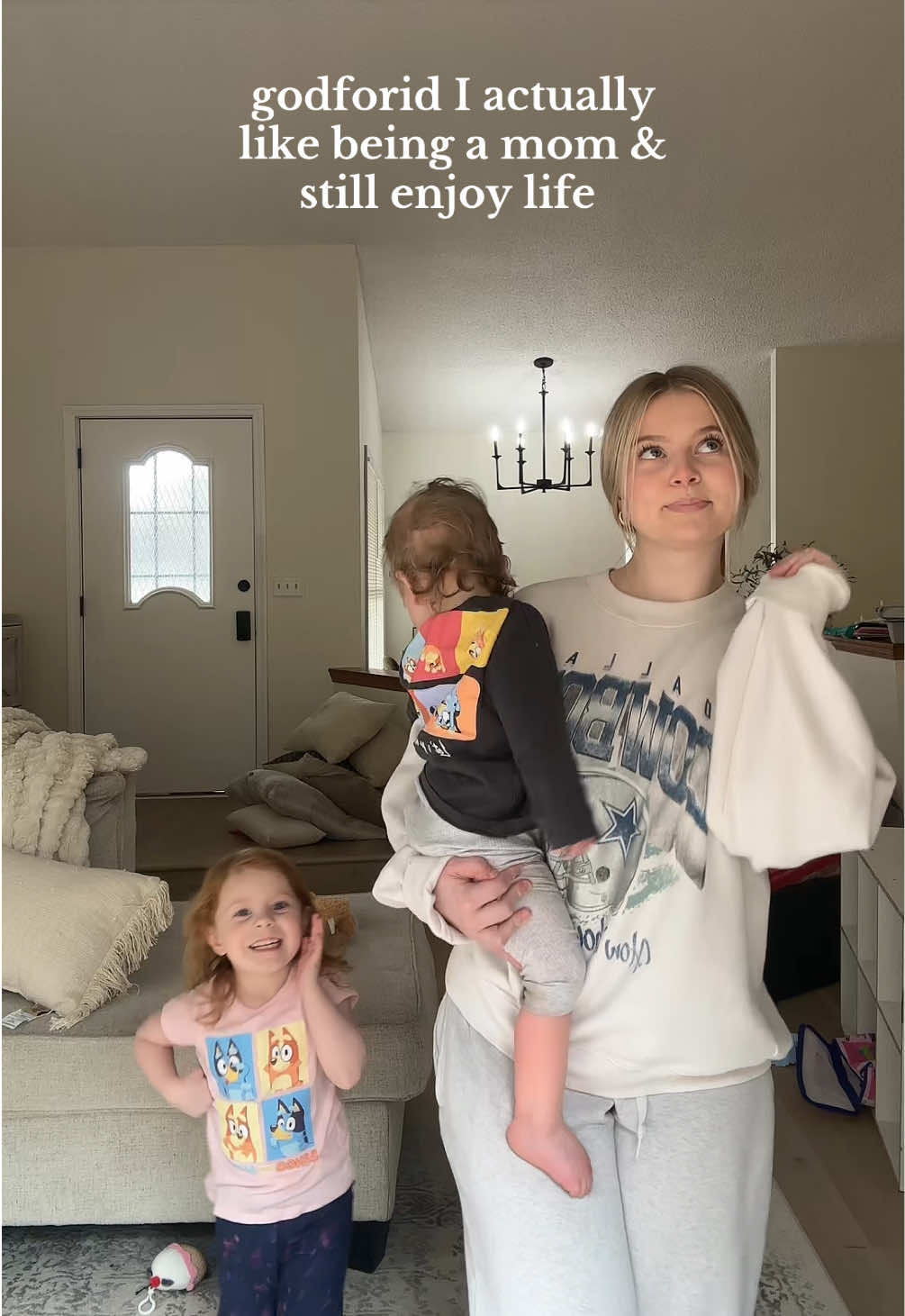 my house is a mess from moving so don’t mind that 😂 #MomsofTikTok #teenpregnancy #sahm #sahmlife #toddlermom #baby #youngmom #teenmom 