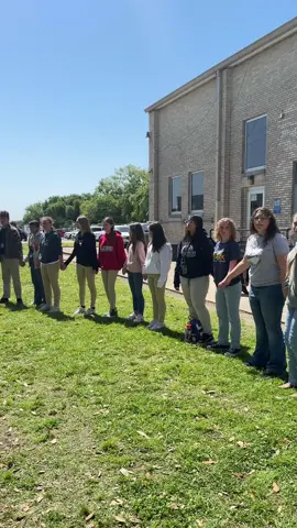These students could’ve been doing a million things for recess but they chose to pray #praise #fyp #fypシ #hjh #bulldogs #onceabulldogalwaysabulldog #principal #LEAP #outofthemouthsofbabes 