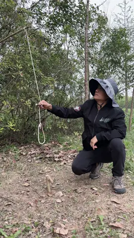 Please tell me what you caught in the woods using these knots!#knot #rope #knottutorial #knottutorials #campinghacks #camping #knotsforcamping #knotsforfishing #knotsforbeginners #lifeskill #LifeHack #boyscouts #bushcraft #survivalskills #Outdoors #knotting #sheetbend #hitch #simpleknot #bestknot
