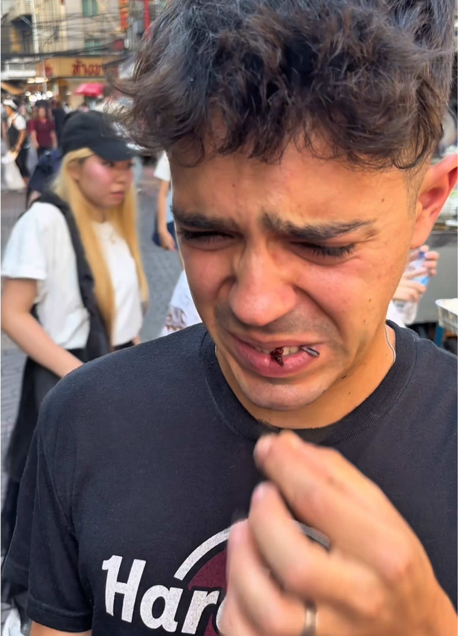 Its legs on my lips at the end ewww ahahahah but my reaction was actually a lot better than I thought! 🥴😆 #thailand #bangkok #eating #grasshopper #streetfood #traveling #flymiguel  🪅 QUESTION 🪅 Have you ever tried grasshopper? 😬