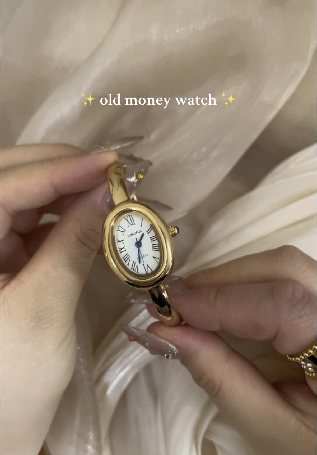 Our new watch , old money bangle bracelet 💍✨ #vintagewatch #goldwatch #oldmoneyaesthetic #watchtok #fyp #paratii 