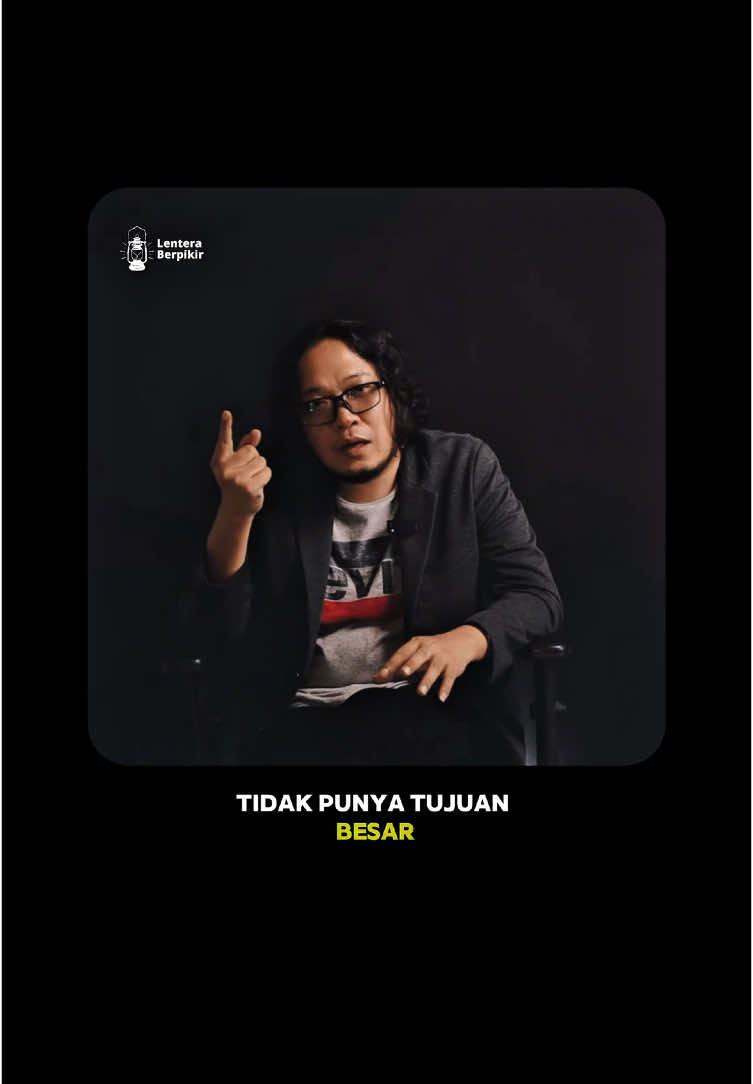 Kamu tidak harus melakukan apa-apa, kecuali kamu sendiri yang mengharuskan. 🗣️ : Sabrang Damar Panuluh  📹 : Damar Panuluh  #lenteraberpikir #maiyah #sabrang 