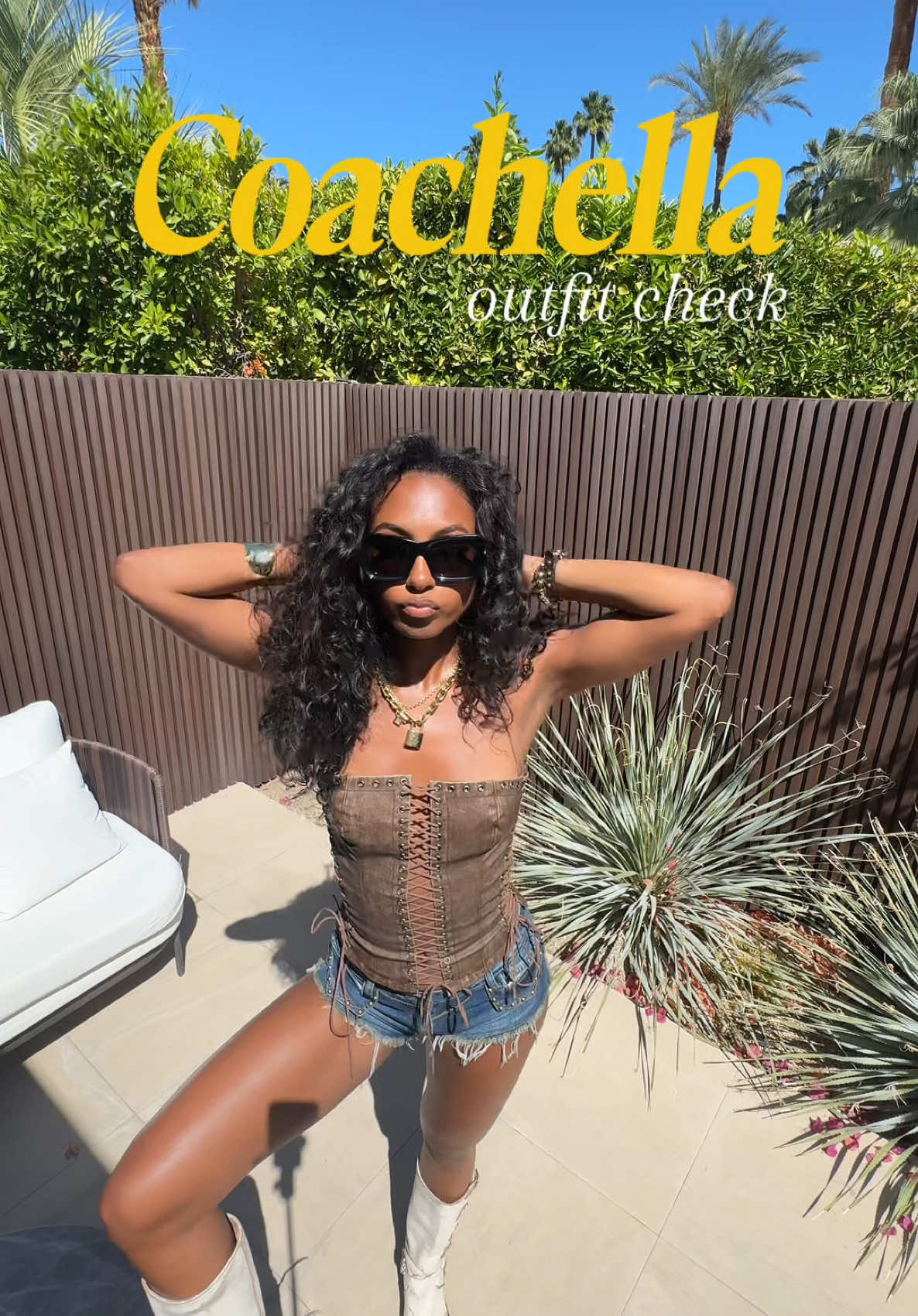 coachella day 1 outfittttt 👀💕 #coachella #outfit #fashion 