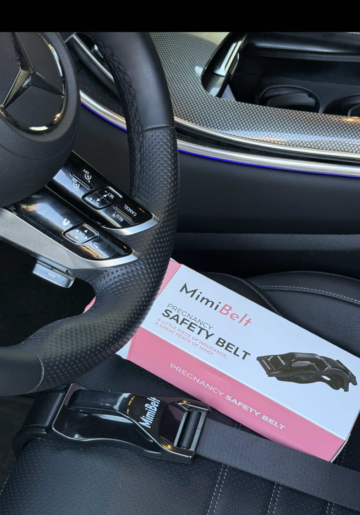 Pregnant mamas, listen up! A seat belt adapter keeps the belt away from your belly—protecting your baby and keeping you safe in case of sudden stops. Safety first, always! #carsafety #momtobe #seatbeltsafety #pregnantlife #bumplife #babyonboard @mimibelt.official 