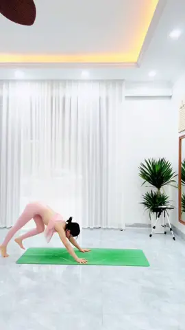 Mẹo thoát lười🤣🤣🤣🤣#yoga #missyoga #yoga_đau_lưng #yoga_giam_can #yogaflow #Yoga_cổ_vai_gáy #yoga_nội_kháng_lực #yogaonline #yogapose 