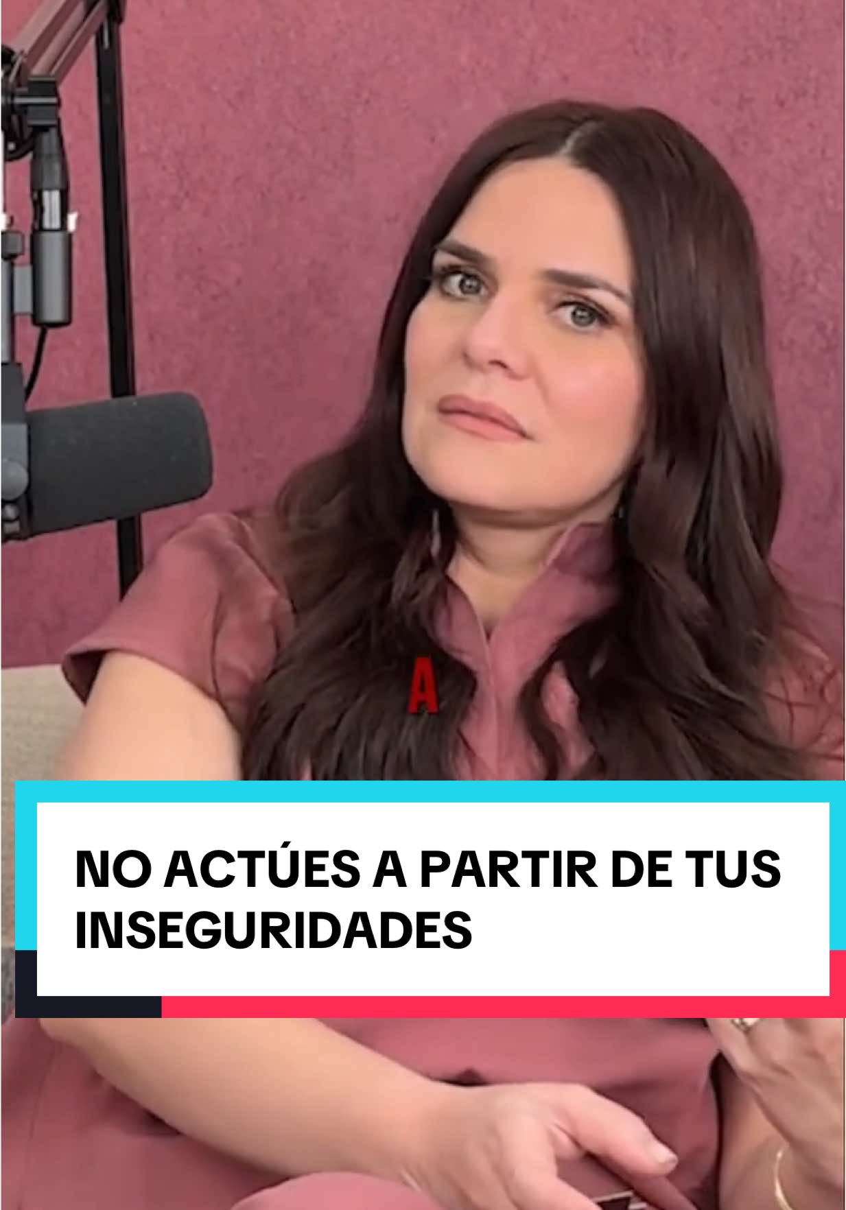YA PUEDES VER EL EPISODIO 32 EN EL 🔗 DE MI PERFIL La inseguridad es un sentimiento que se da por falta de conocimiento de ti mismx y puede estar afectando tu capacidad para desenvolverte en diversas áreas de tu vida Una forma de aprender a controlar tus inseguridades y no actuar a partir de ella es entender que nadie es perfecto No te reprimas, permítete sentir y buscar una forma saludable de expresarla y sé autocompasivx Acéptate como una oportunidad llena de posibilidades, amor propio y crecimiento interior ✨ Sé que muchas veces te habrás preguntado qué hago con esta inseguridad que me desafía Aquí te comparto herramientas para empezar a transformarla, está en la biografía de mi perfil
