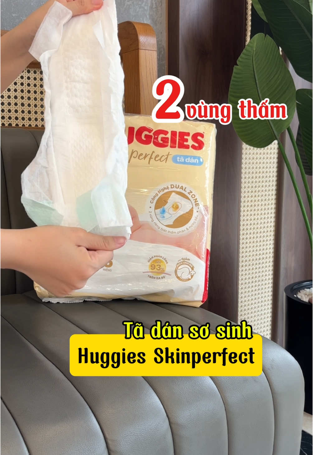 Thùng 3 bịch tã bỉm dán Huggies Skinperfect chia 2 vùng thấm riêng biệt đang được trợ giá hời #xuhuong #bimchobe #tadan #bimdan #tadanchobe #huggies #bimdansosinh #huggiesskinperfect #bimchobesosinh #bimthamhuttot #bimchongtran #bimchongham #mebimsua  @Con là Tú đây!  @Con là Tú đây!  @Con là Tú đây! 