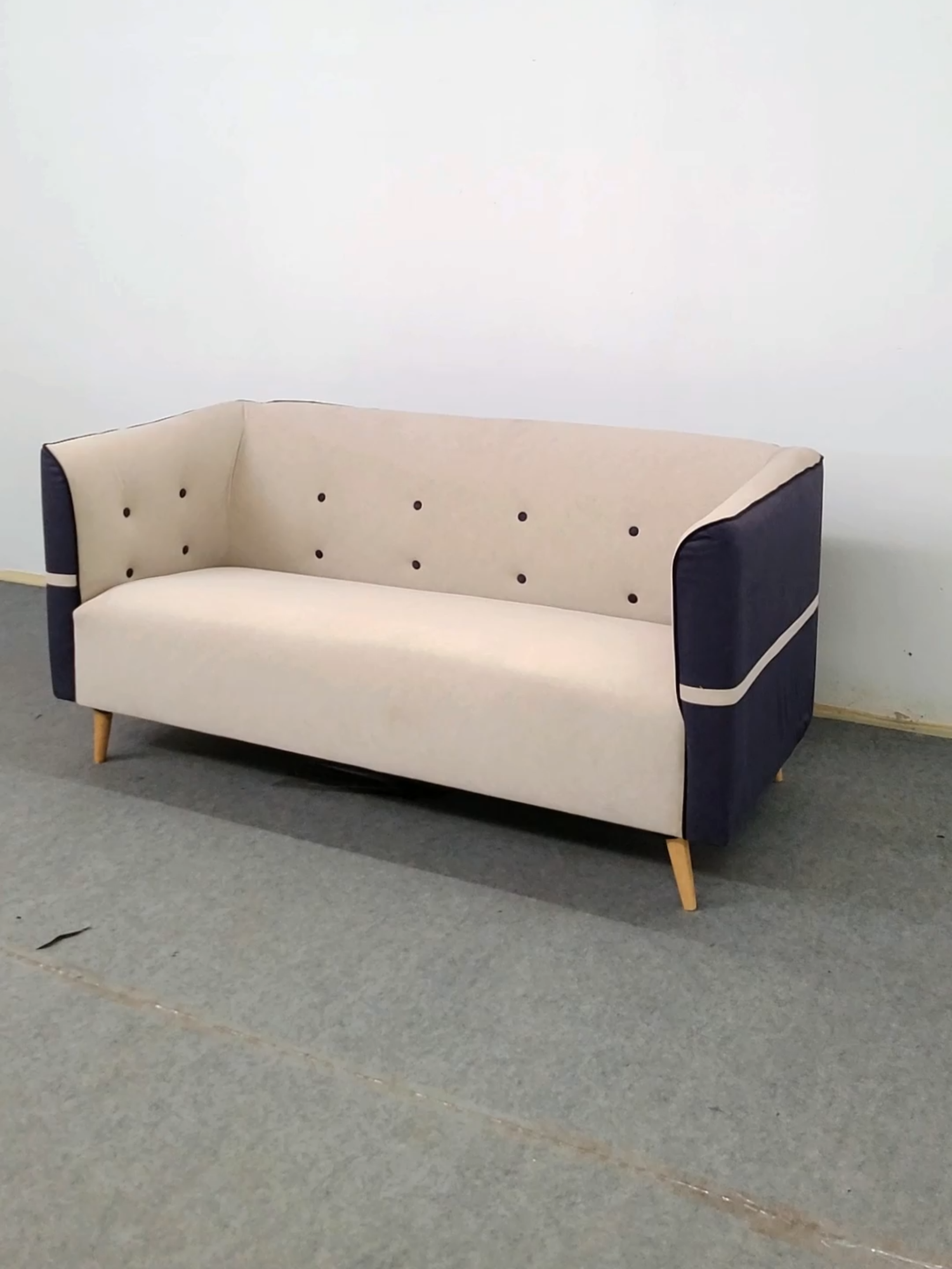 🛋️ Mencari sofa yang sempurna?  Lihat sofa 3 tempat duduk dengan reka bentuk moden ini! . ✅ Bantal yang lembut untuk keselesaan maksimum ✅ Permukaan yang luas—sesuai untuk bersantai atau menerima tetamu ✅ Kaki yang kukuh memastikan sokongan yang stabil untuk kegunaan jangka panjang . 🏠 Sofa 3 tempat duduk moden ini bukan sahaja untuk keselesaan, tetapi juga menambah elemen gaya di ruang tamu anda!  ⏰ Jangan tunggu lagi! Stok hampir habis, dapatkan sekarang sebelum terlepas! 📌 Klik sekarang untuk memiliki sofa ini dan transformasikan ruang tamu anda dengan gaya dan keselesaan! 👇 #SofaModen #SofaTigaTempatDuduk #FurnitureBergaya #RuangTamuSelesa #DekorasiRuangTamu #PerabotRumah #SofaSelesa #SofaBergaya #FurnitureMalaysia #RekaBentukModen #SistemSimpananSofa #InteriorDesignMY #RuangTamuBergaya #FurnitureKukuh #RuangTamuKemas #PerabotMinimalis #DekorasiModen #SofaPraktikal #FurnitureBerkualiti #RuangTamuSelesa #SofaTahanLama
