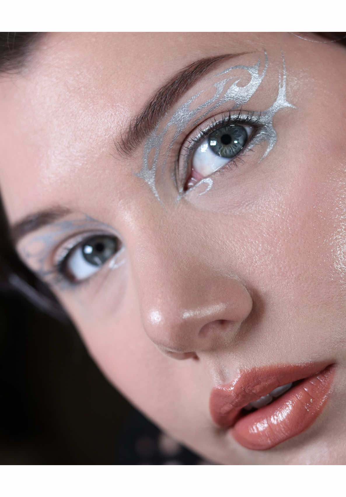 Chrome cyber sigilism📐 @Mehron Makeup Metallic pigment #cybersigilism #chrome #makeup 