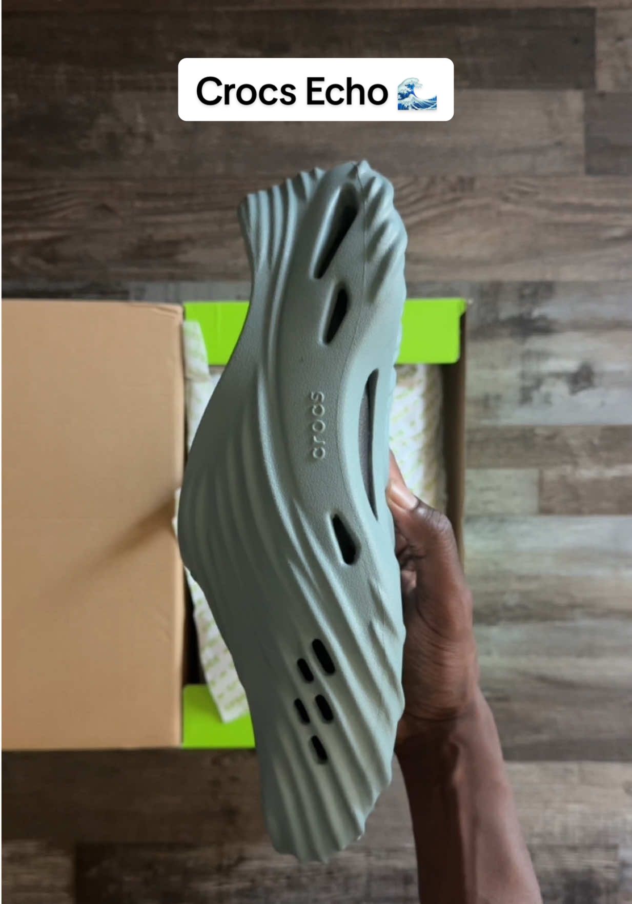 I tried on the @Crocs Echo Wave 🌊✨  #fyp #crocs #foryou #echowave #crocsechowave #sliponshoes #comfortable #clogs #sneakers #echo #wave #comfortableshoes #shoes #foryourpage 
