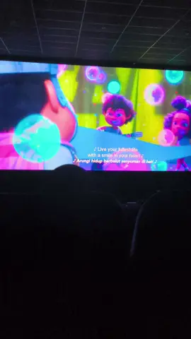 1000/10 🥲 film animasinya keren bagus banget banyak pesen moral untuk anak² dan orang tua, pokoknya wajib nonton JUMBO ya guys 😊 #jumbo  #filmjumbo  #animasiindonesia #princepoetiray  #quinnsalman  #selaluadadinadimu 