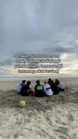 🌊🫂#sunset #pantaivibes #temanrasasaudara #rebbelionrose #fyp #masukberanda #storywa 