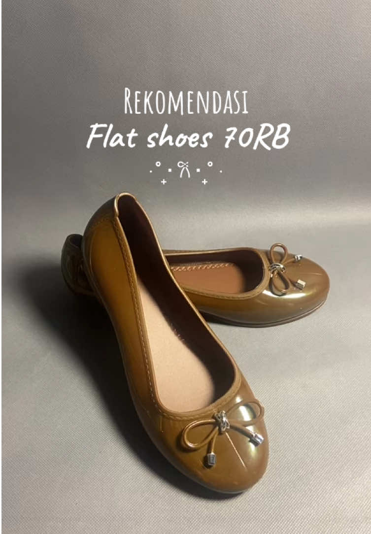 Bukan bahan yg kaku yaa gais #flatshoes #rekomendasisepatu #flatshoescoquette #sepatuwanita #flatshoesmurah #promosepatu 