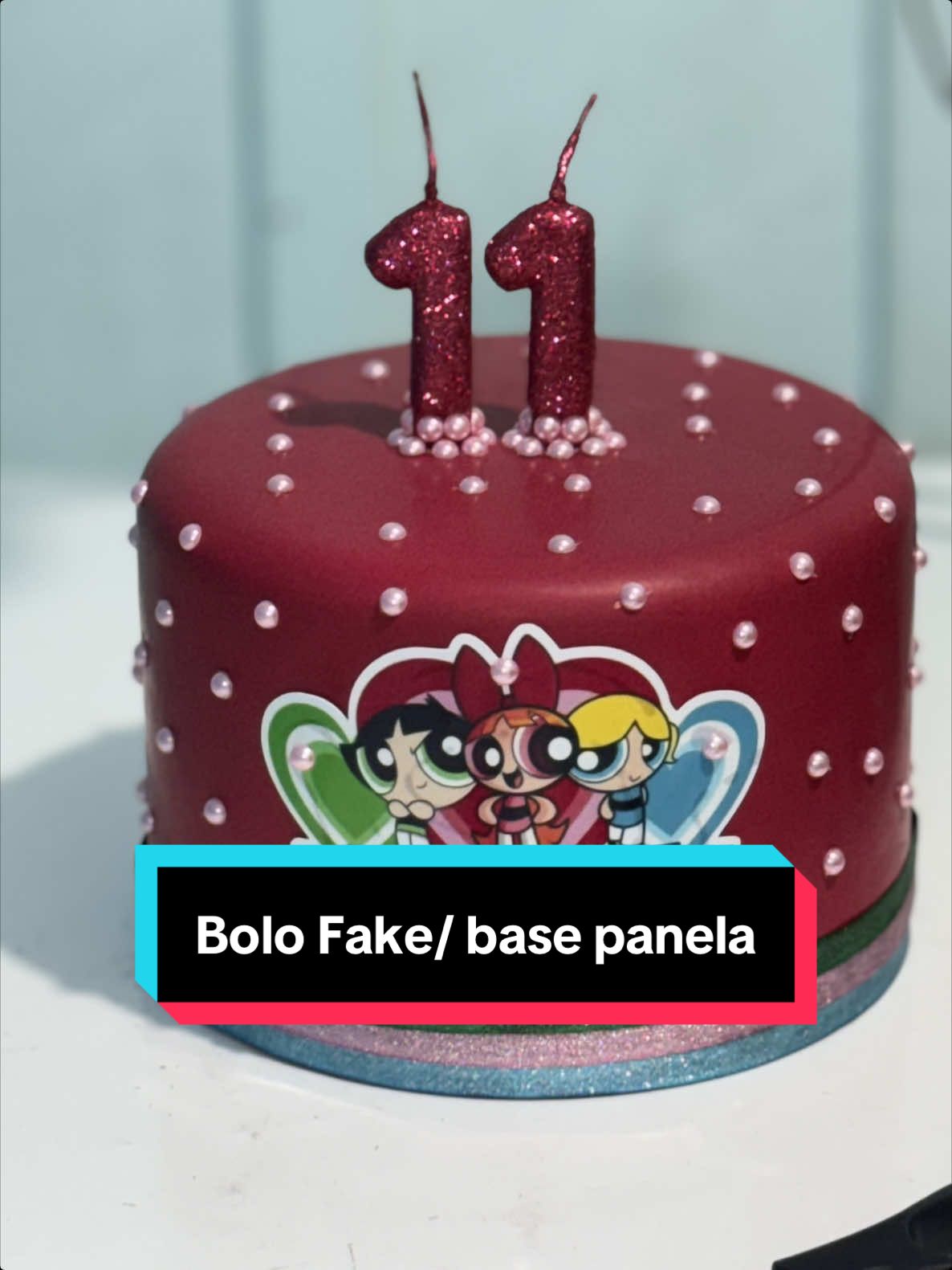 Bolo Fake, você já fez assim?  Usando uma panela velha como base. 