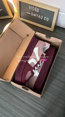 Ehh kokk lucuuu 😍🎀 beli sebelum viral gaess #sneakers #sepatuwanita #newarrivals #sepatucasual #sepatusneakers 
