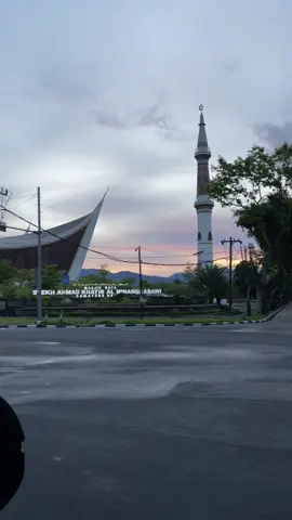 Masyaallah masjid raya padang seindah ini ✨#masjidrayapadang 