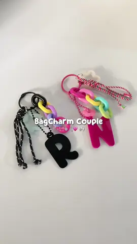 Gemes banget sih💗 #gantungankunci #gantungantas #bagcharm #bagcharms #keychain #couple #couplegoals #keychaincouple #inisial 