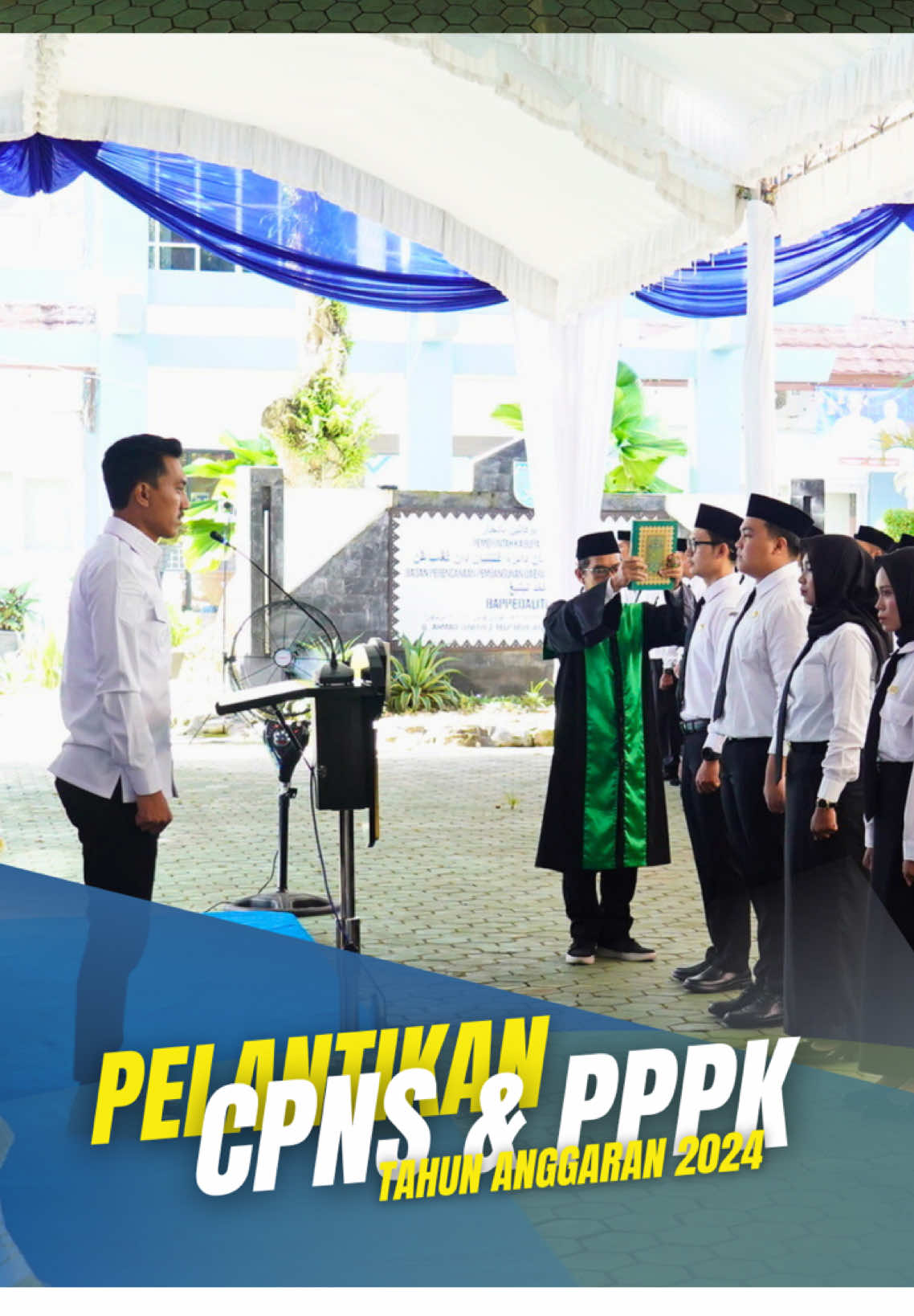 Pagi itu, Kamis, (10/4) halaman belakang Kantor Bupati Banjar dipenuhi wajah-wajah penuh harap. Sebanyak 657 CPNS dan PPPK bersiap menjalani momen yang telah lama mereka nantikan, pelantikan sebagai abdi negara. Dengan suara tegas namun penuh kehangatan, Bupati Banjar H. Saidi Mansyur memimpin prosesi pelantikan. “Ini bukan sekadar pengangkatan jabatan, ini awal dari pengabdian yang tulus kepada masyarakat,” ujarnya. Dari jumlah tersebut, 27 adalah CPNS dan 630 lainnya PPPK yang terbagi dalam bidang pendidikan, kesehatan, dan teknis. Bupati Banjar Saidi Mansyur juga menekankan pentingnya nilai-nilai ASN BerAKHLAK sebagai pedoman. Ia tahu, menjadi ASN bukan perkara mudah, apalagi bagi mereka yang harus beradaptasi dengan lingkungan kerja baru. “ASN dituntut tidak hanya bekerja keras, tetapi juga cerdas dan ikhlas. Saya minta agar seluruh ASN baru segera menyesuaikan diri di tempat tugas masing-masing,” ucapnya. Pelantikan turut dihadiri Kepala Kantor Regional VIII BKN Banjarmasin, Soni Sultana, Sekretaris Daerah HM Hilman, para asisten, serta kepala SKPD. #cpns2024 #pppk2024 #kabupatenbanjar #martapura 