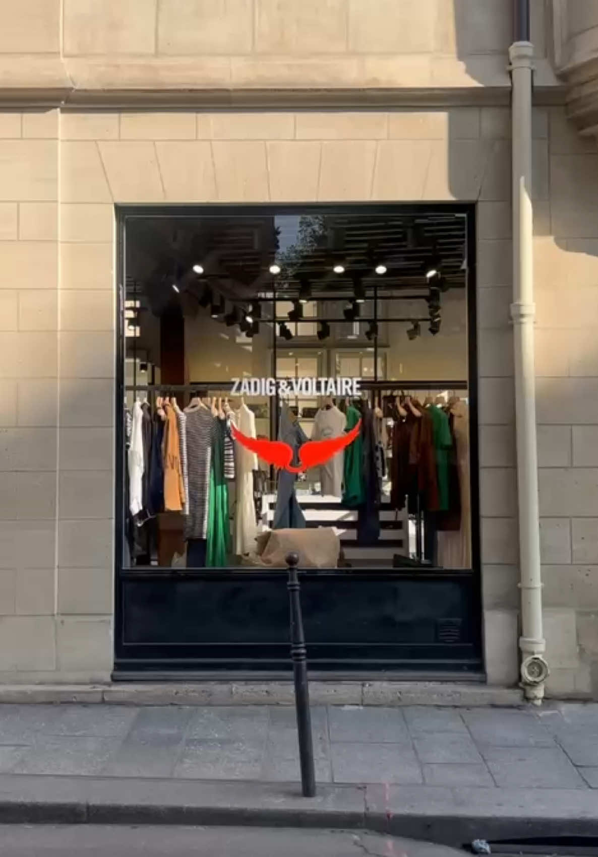 Let’s take a look inside Zadig & Voltaire Paris Store  #style #streetwear #fashion #Lifestyle #offwhite #outfitinspo #outfits  #weekloutfits