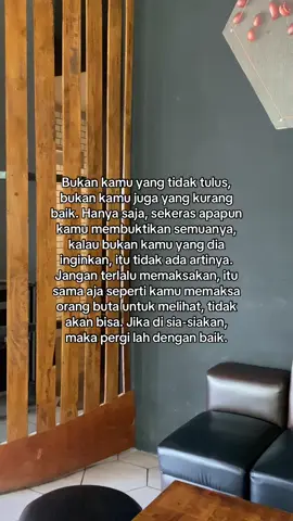 Kamu itu berlian, tapi sayang dia tidak mengerti tentang berlian. Jadi, jangan buang waktumu untuk mereka-mereka yang tidak melihatmu. Ingat, kamu seberharga itu, jangan berharap orang mencintaimu, cintai dan rayakan saja dirimu sendiri!🥀❤️‍🩹 